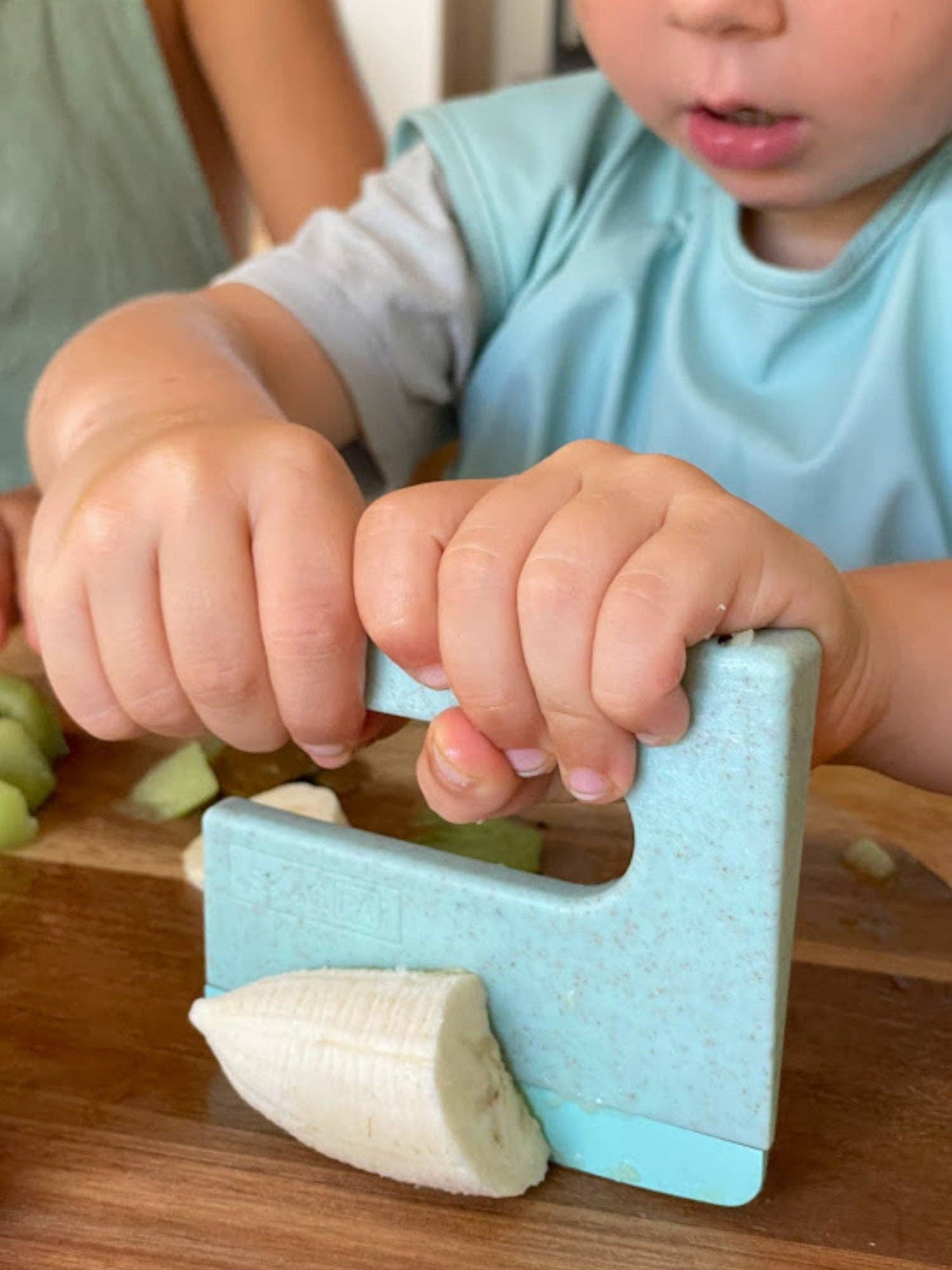 KLYV Kids safe knife cutter Aqua Montessori